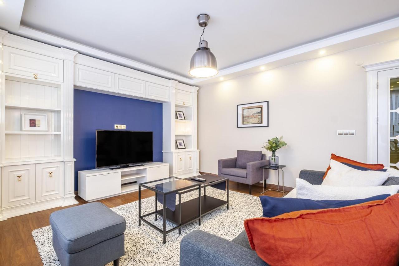 Captivating Flat With Balcony Near Besiktas Pier Appartement Istanboel Buitenkant foto