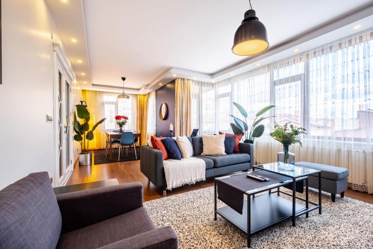 Captivating Flat With Balcony Near Besiktas Pier Appartement Istanboel Buitenkant foto
