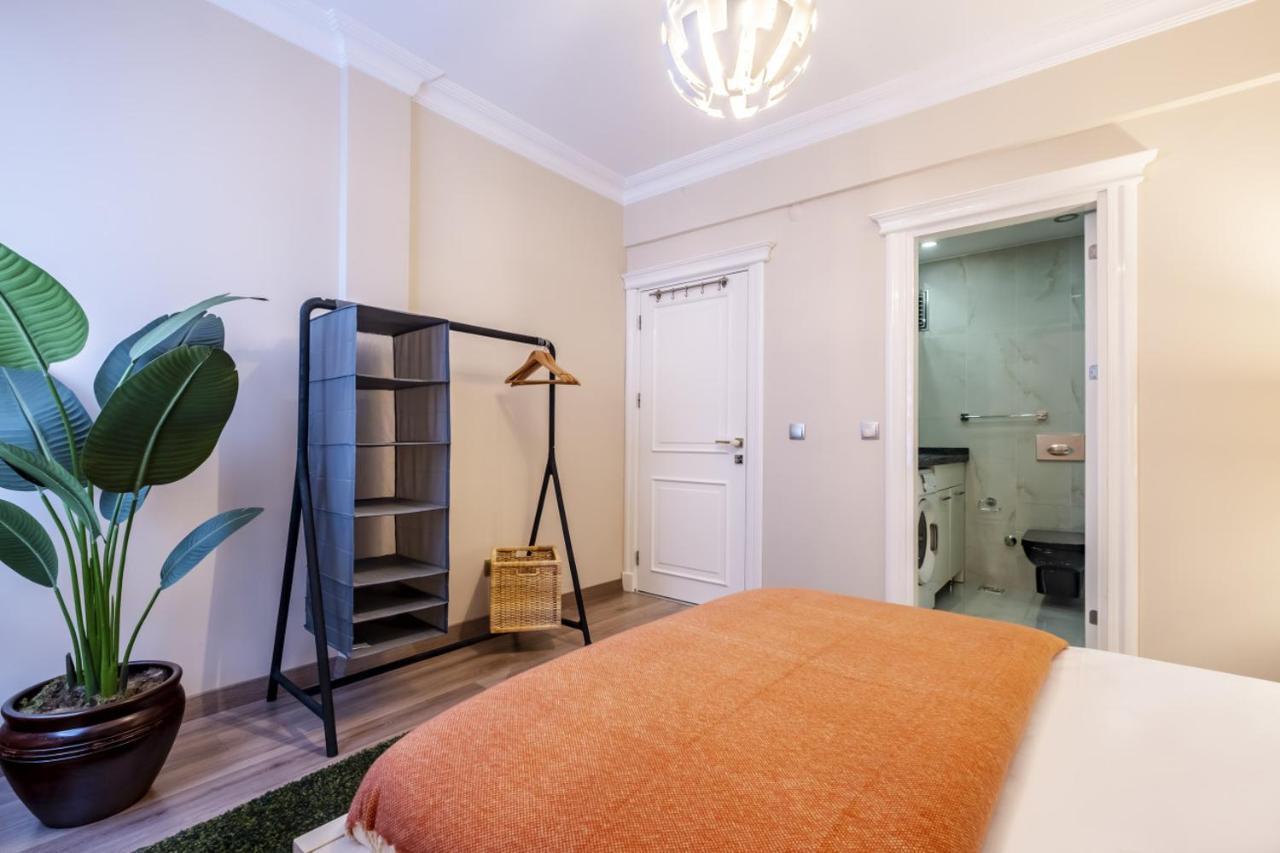 Captivating Flat With Balcony Near Besiktas Pier Appartement Istanboel Buitenkant foto